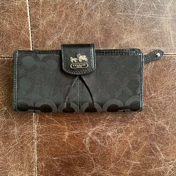Coach Wallet - Picture 1 of 3